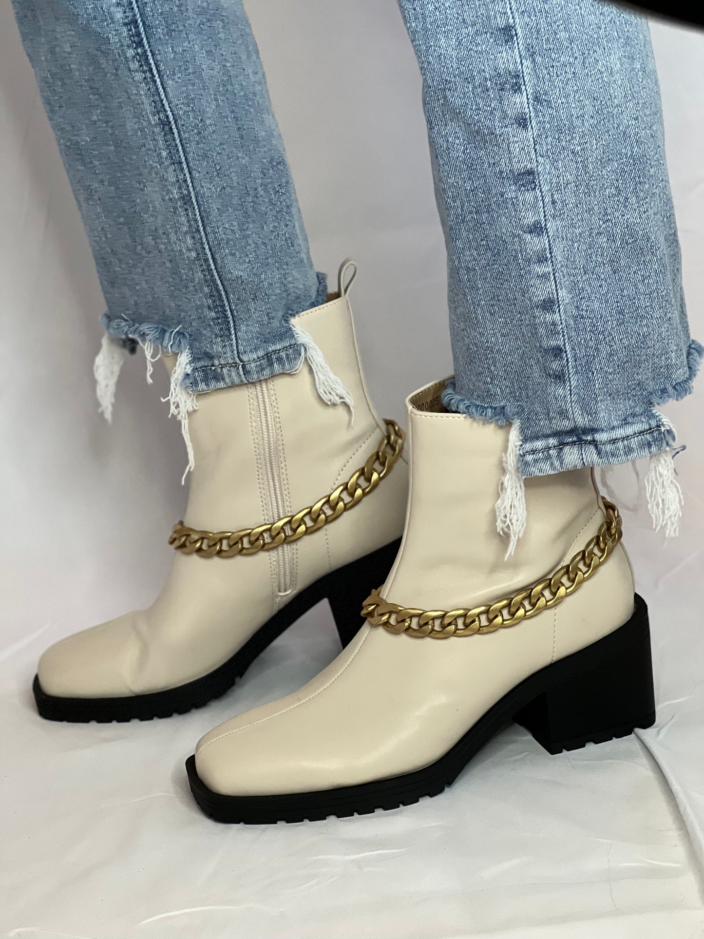 Yenni Boot in Bone