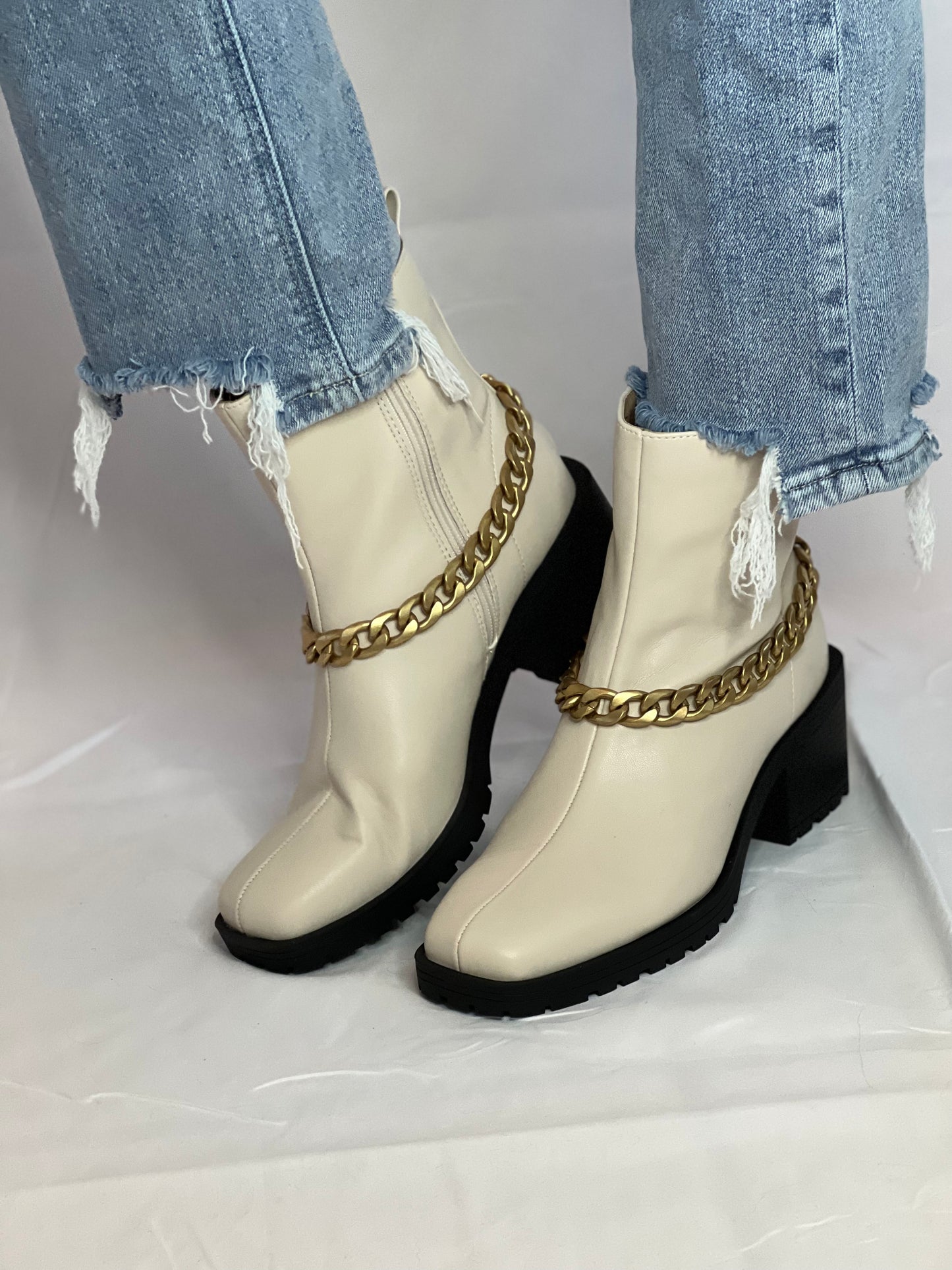 Yenni Boot in Bone